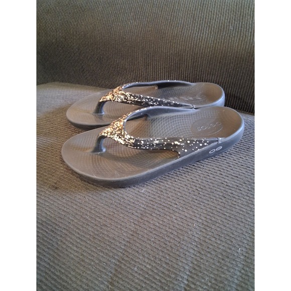 OOFOS OOlala Women's Recovery Thong Sandals Size 7 Black Sparkle - Picture 1 of 5